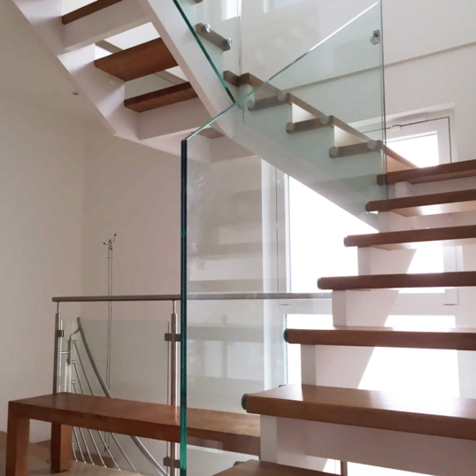 Aufgesattelte Holztreppe 006