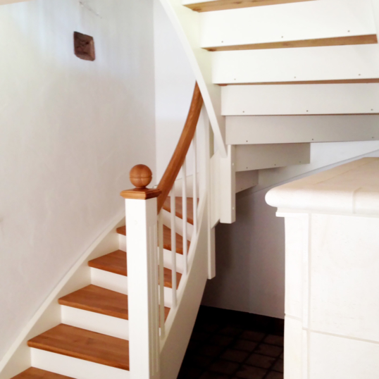 Eingestemmte Holztreppe 018