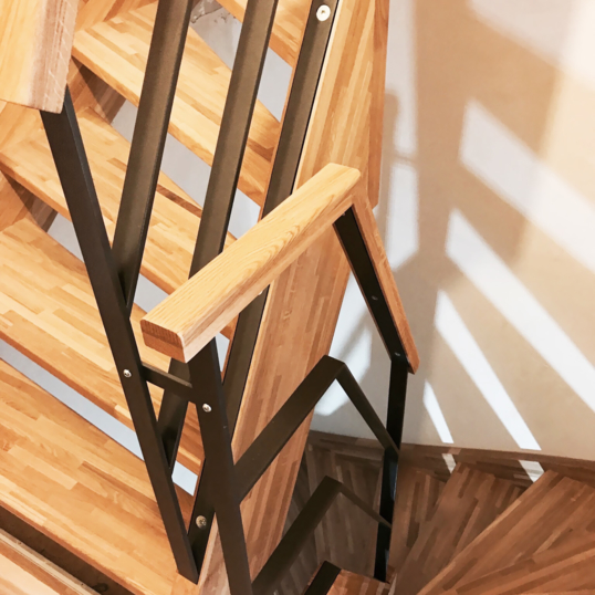 Eingestemmte Holztreppe 049