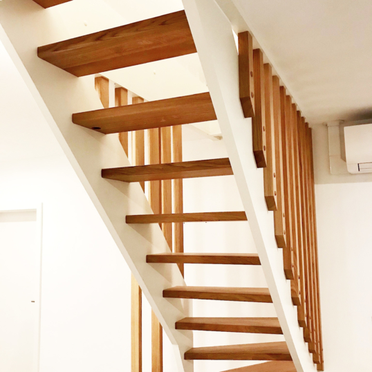 Eingestemmte Holztreppe 052