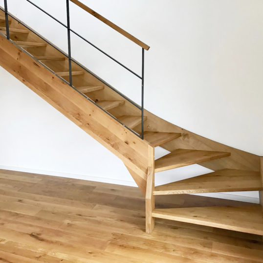 Eingestemmte Holztreppe 059